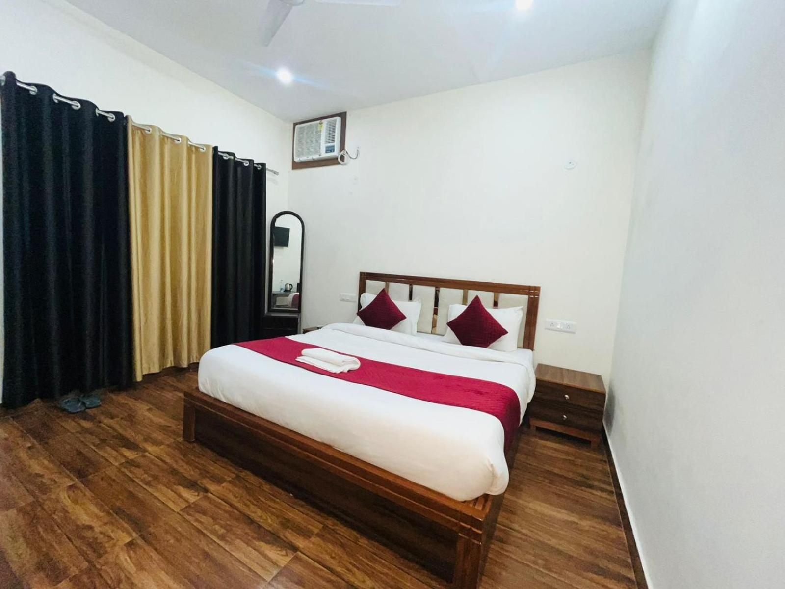 Apartment Shiv - Aiims